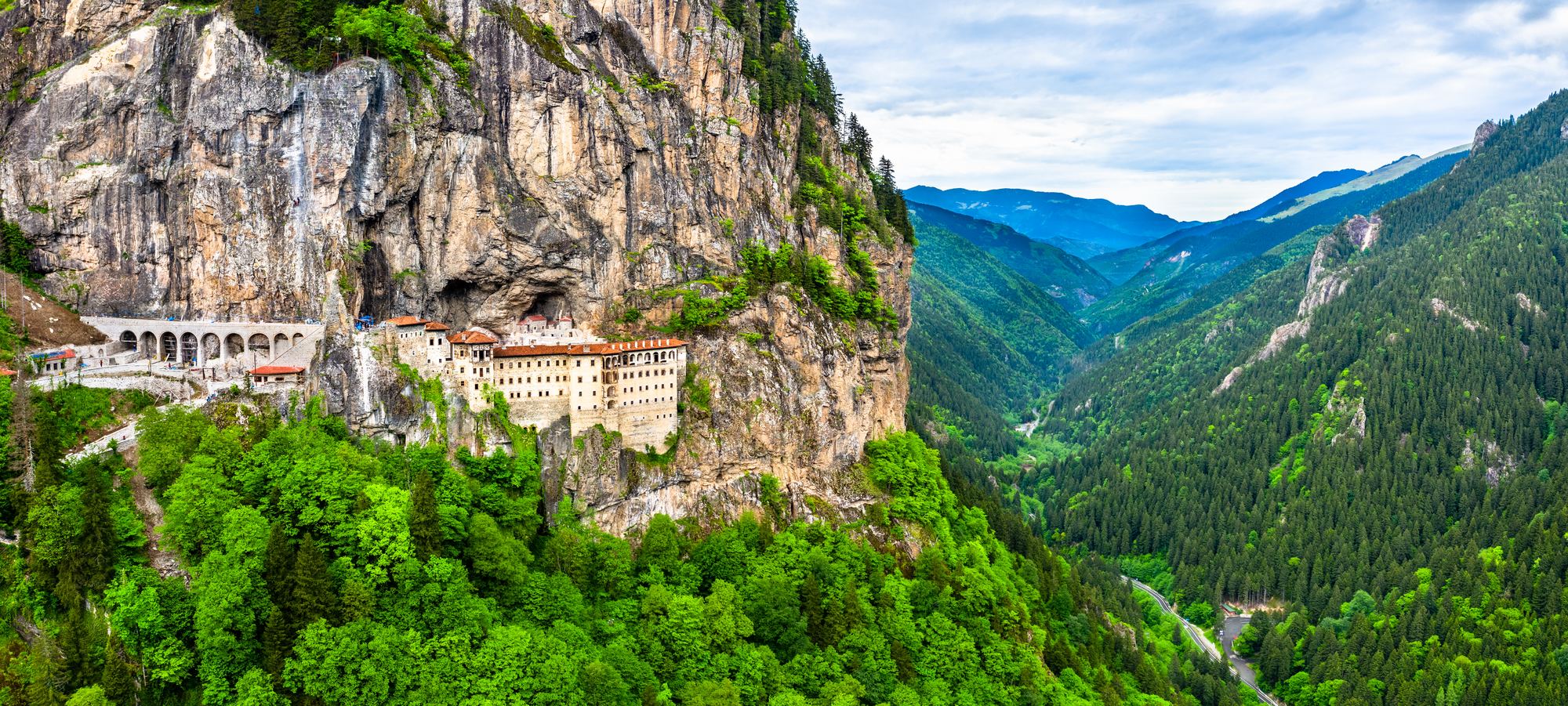 Monasterio de Sumela sobre el acantilado
